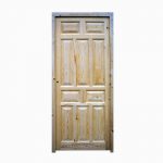 Puerta Interior Maciza de Pino Montada en Marco